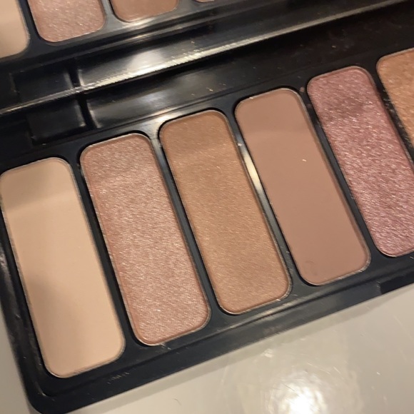 Brand new elf eyeshadow palette - Picture 2 of 4